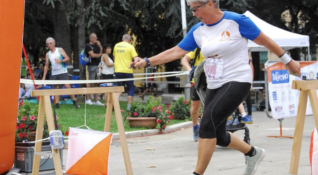 GIANCARLO E MARINA SIMION PIANGONO MAMMA TAZIA